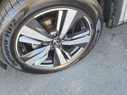 Used 2023 Nissan Rogue Platinum image 25