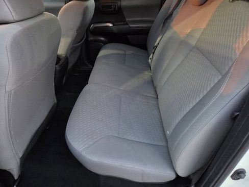 Used 2022 Toyota Tacoma SR5 RWD image 9