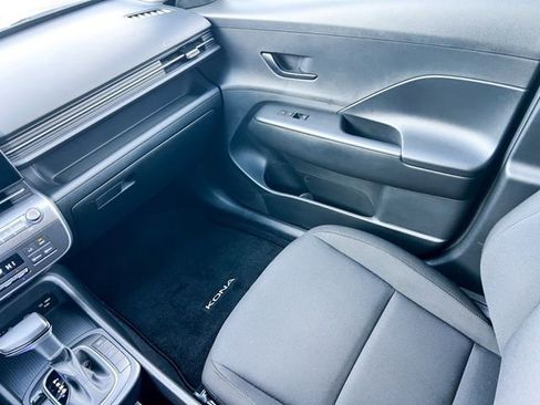 Certified 2025 Hyundai Kona SEL image 11