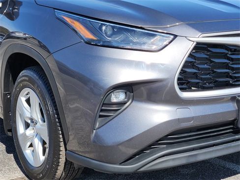 Certified 2024 Toyota Highlander LE image 6