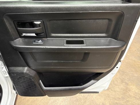 Used 2024 RAM 2500 Tradesman w/ Chrome Appearance Group image 25