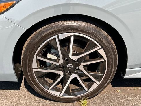 Certified 2024 Nissan Sentra SR w/ SR Premium Package FWD image 8