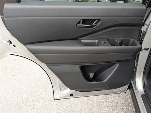 New 2025 Nissan Pathfinder SV w/ SV Premium Package image 30