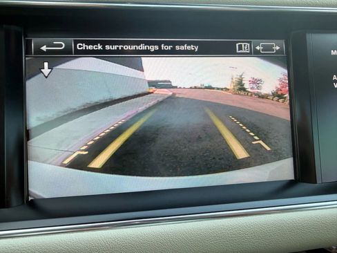 Used 2015 Land Rover Range Rover Sport HSE image 17