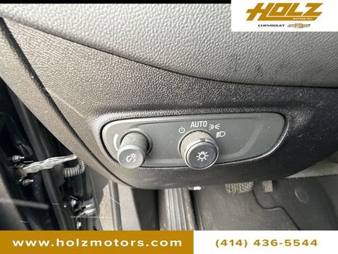 Used 2019 Chevrolet Equinox LS w/ LS Convenience Package image 17