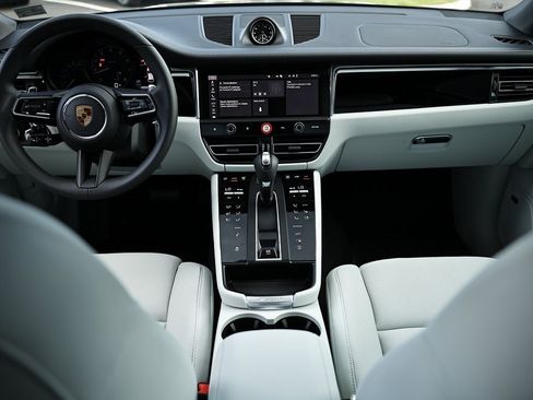 New 2026 Porsche Macan image 31