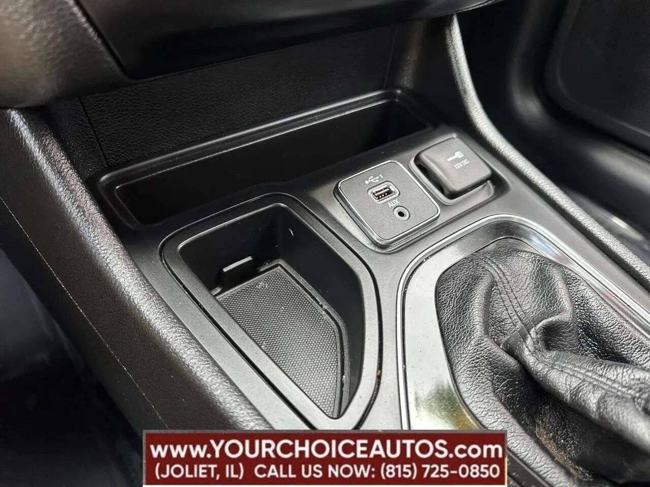 Used 2021 Jeep Cherokee Latitude Plus FWD image 27