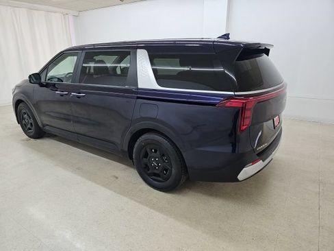 Used 2025 Kia Carnival FWD image 17