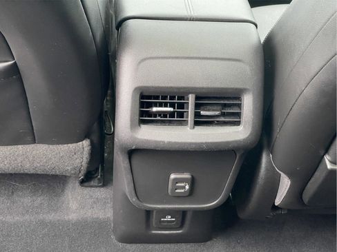 Used 2022 GMC Terrain SLT image 18