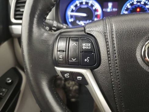 Used 2015 Toyota Highlander Limited w/ Driver Technology Package AWD/4WD image 19