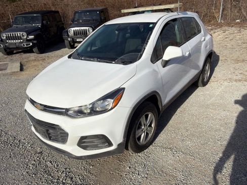 Used 2020 Chevrolet Trax LS image 1