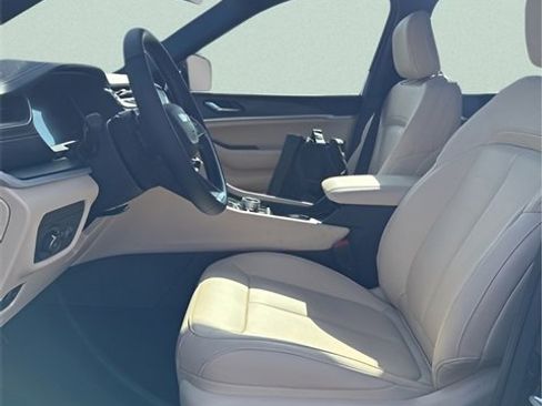 New 2025 Jeep Grand Cherokee L Limited image 10