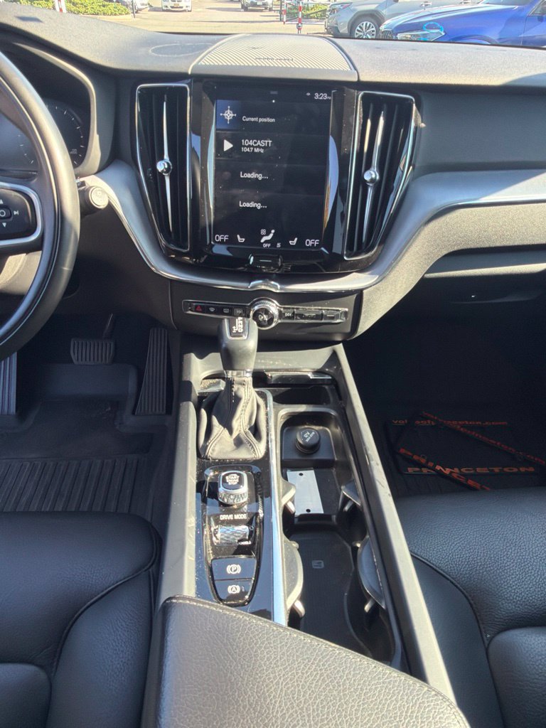 Used 2020 Volvo XC60 T5 Momentum w/ Protection Package AWD/4WD image 15