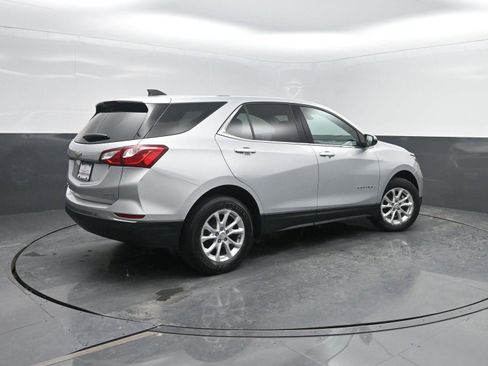 Used 2018 Chevrolet Equinox LT image 2