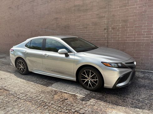 Used 2024 Toyota Camry SE FWD image 8