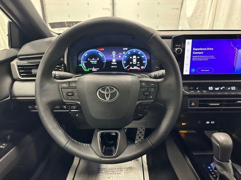 Used 2025 Toyota Camry XSE image 18