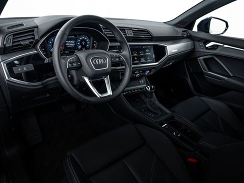 Certified 2025 Audi Q3 2.0T Premium w/ Convenience Package image 9