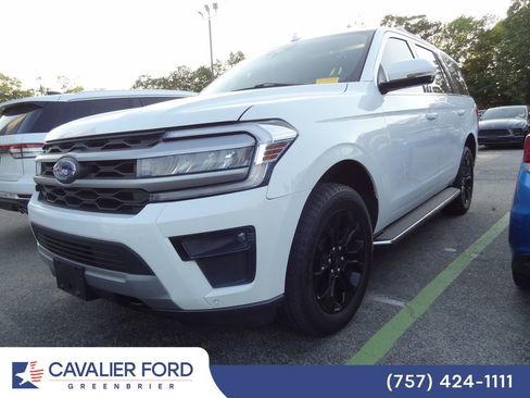 Used 2023 Ford Expedition XLT AWD/4WD image 3