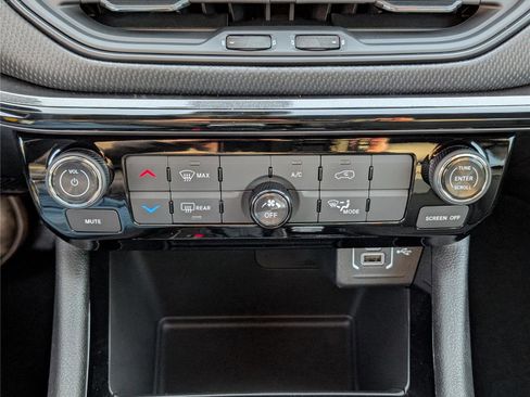 New 2026 Jeep Compass Latitude AWD/4WD image 20