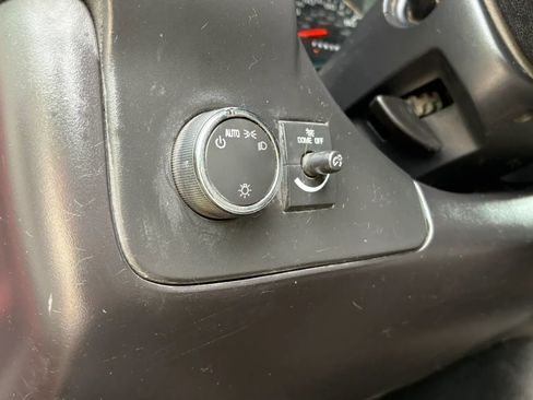 Used 2011 Chevrolet Express 2500 RWD image 17