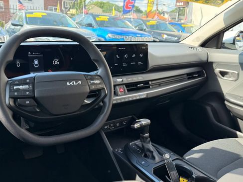 Used 2025 Kia K4 FWD image 16