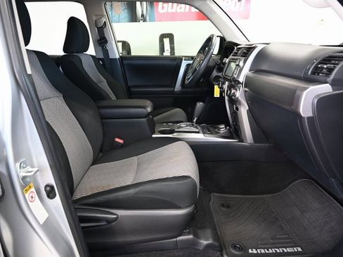 Used 2016 Toyota 4Runner SR5 image 9