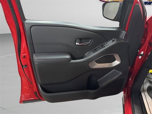 Used 2022 Nissan Frontier SV w/ Technology Package image 6