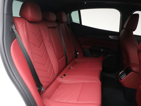 New 2025 Maserati Grecale GT image 19