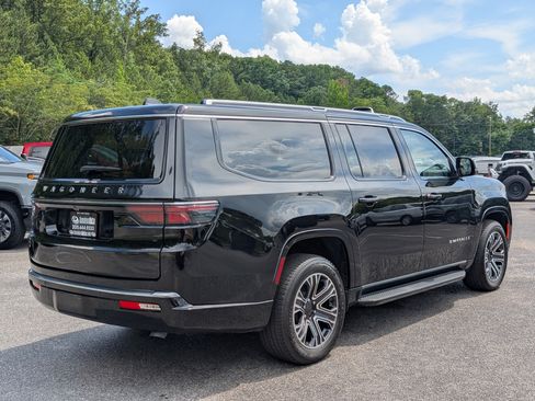 Used 2024 Jeep Wagoneer L 2WD w/ Premium Group I image 9