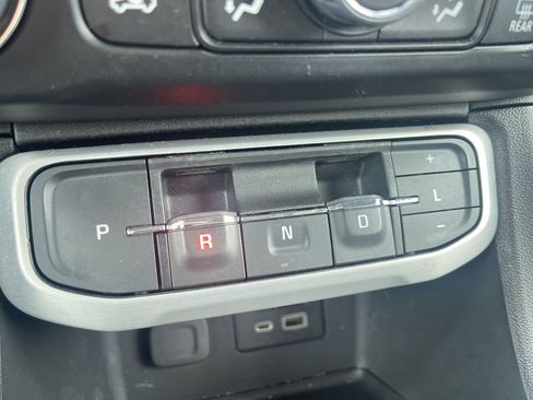 Used 2023 GMC Acadia SLT image 24