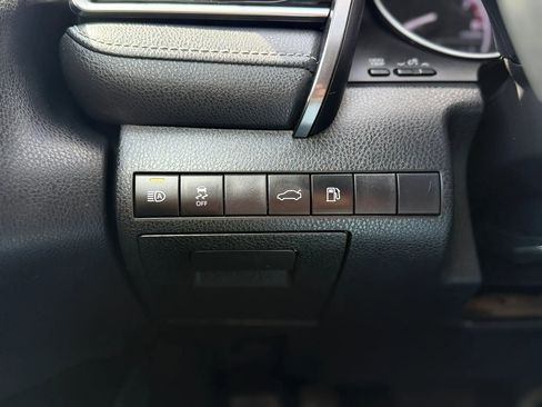 Used 2018 Toyota Camry SE w/ Convenience Package image 23