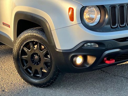 Used 2016 Jeep Renegade Trailhawk image 2