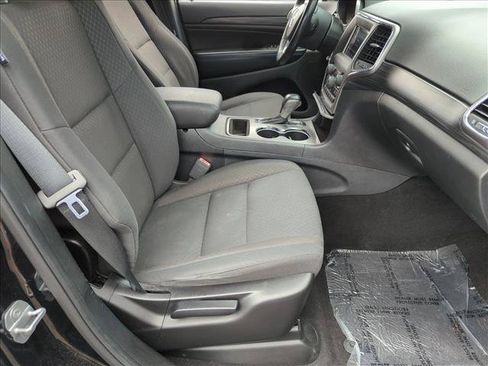 Used 2019 Jeep Grand Cherokee Laredo RWD image 21