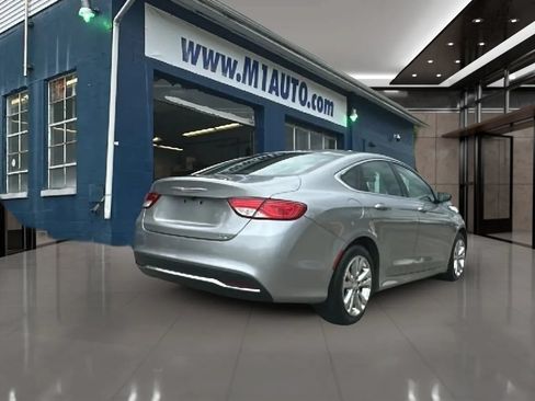 Used 2016 Chrysler 200 Limited FWD image 4