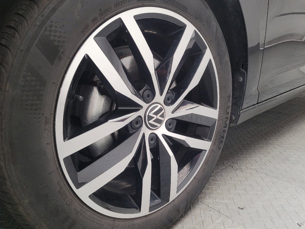 Used 2025 Volkswagen Jetta SE FWD image 31