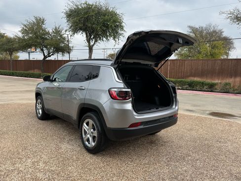 Used 2023 Jeep Compass Latitude image 14