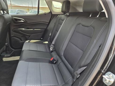 Used 2025 Chevrolet Trax LT w/ LT Convenience Package FWD image 29