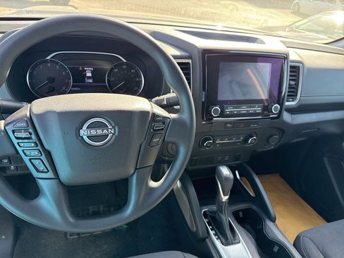 Used 2023 Nissan Frontier SV image 10