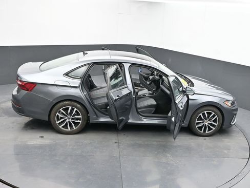 Used 2025 Volkswagen Jetta SE FWD image 61