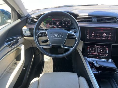 Used 2019 Audi e-tron Prestige w/ Prestige Package AWD/4WD image 13