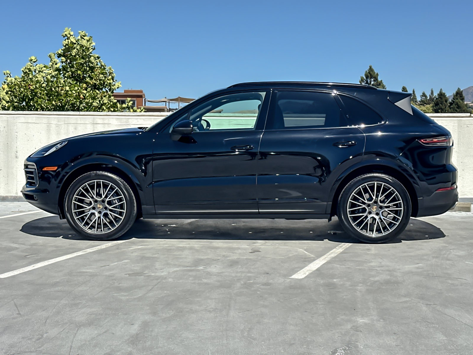 Used 2023 Porsche Cayenne AWD/4WD image 3