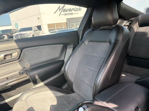 Used 2019 Ford Mustang Shelby GT350 w/ Technology Package RWD image 8