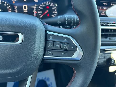 Used 2025 Jeep Compass Trailhawk AWD/4WD image 59