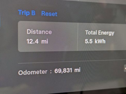 Used 2022 Tesla Model Y Long Range image 11