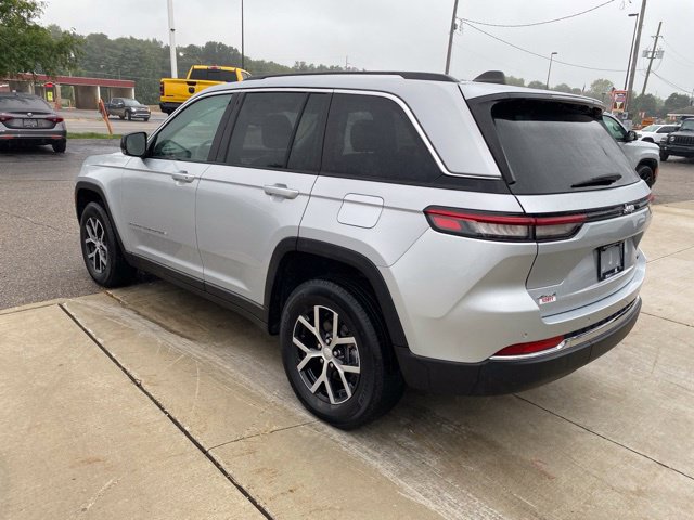 Used 2023 Jeep Grand Cherokee Limited AWD/4WD image 9