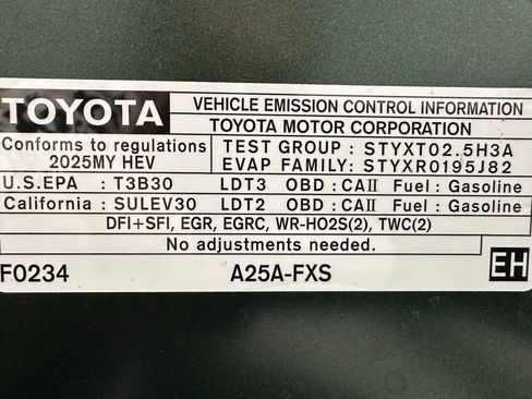 Used 2025 Toyota Sienna LE image 73
