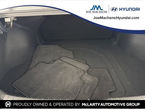 Certified 2025 Hyundai Elantra SE image 30