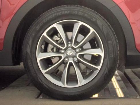 Used 2017 Hyundai Santa Fe SE image 10