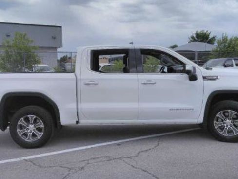 Used 2025 GMC Sierra 1500 SLT AWD/4WD image 4