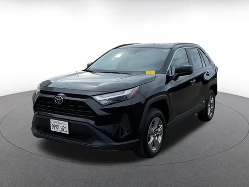 Used 2025 Toyota RAV4 LE image 7